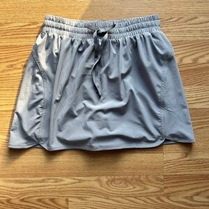 Beyond Yoga Stretch Woven In Stride Lined Gray Skort Size Medium